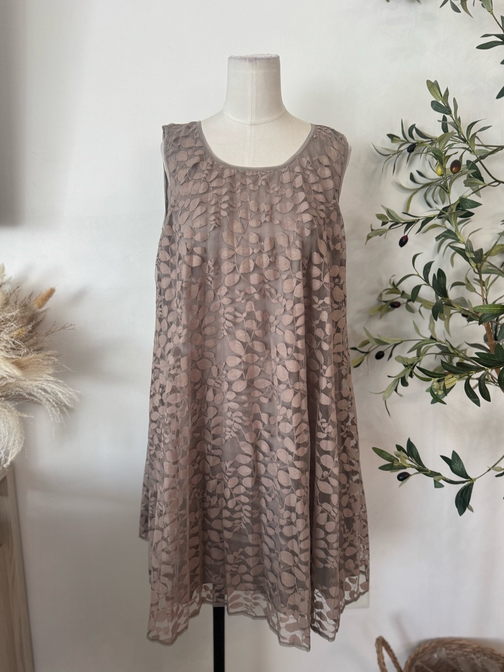 Max Studio Taupe Floral Lace Sleeveless A-Line Midi Dress Size Small